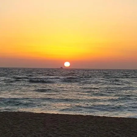By The Sea בית נופש *
